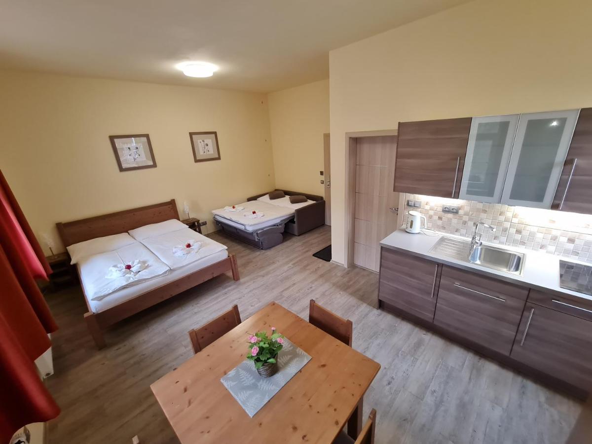 Pension Pstruzi Абертами Екстер'єр фото